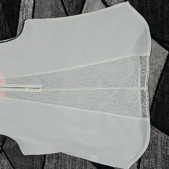 FREEWAY SHEER LACE ZIP BACK TRIM SLEEVELESS SHIRT - Picture 12 of 14